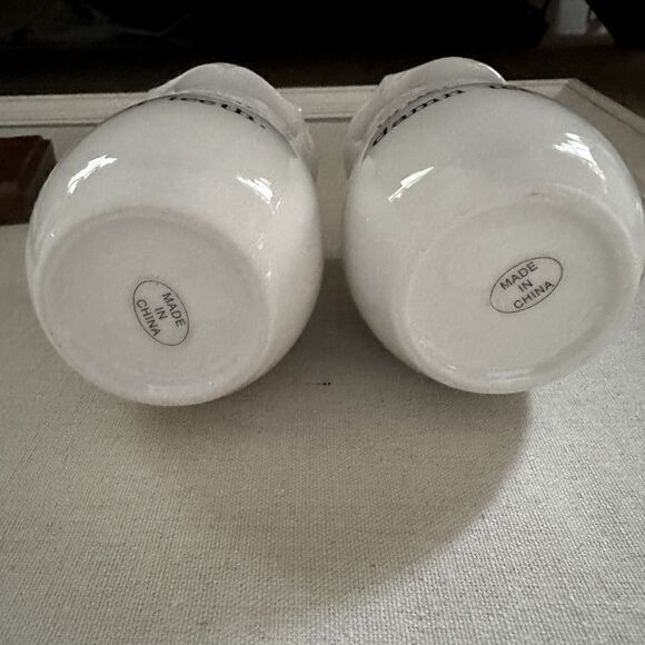 Cream ceramic toothbrush holder with text -  rim detailed edges - set of… - Picture 3 of 6